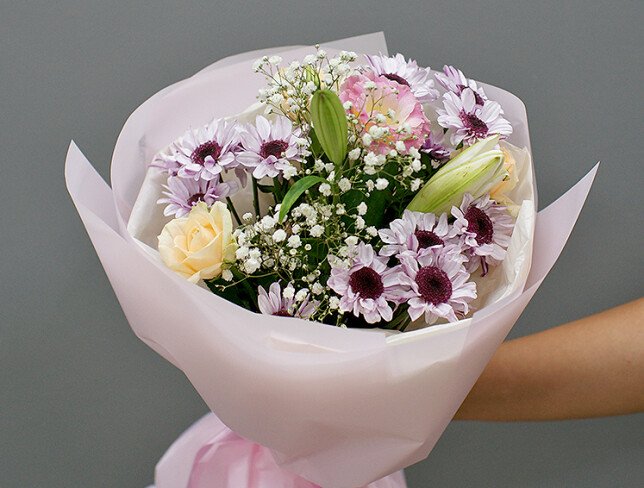 Bouquet of pink chrysanthemums and cream roses photo