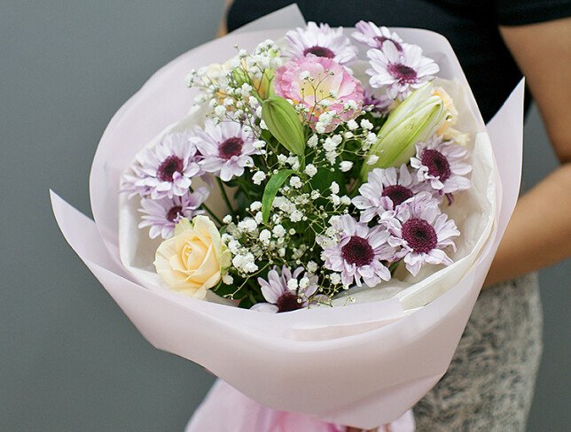 Bouquet of pink chrysanthemums and cream roses photo