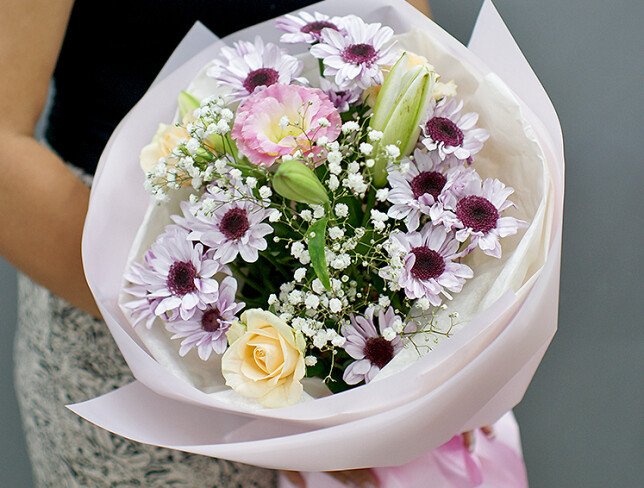 Bouquet of pink chrysanthemums and cream roses photo