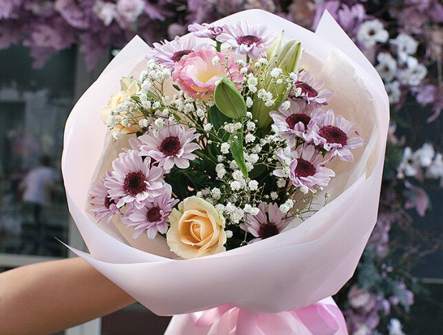Bouquet of pink chrysanthemums and cream roses photo