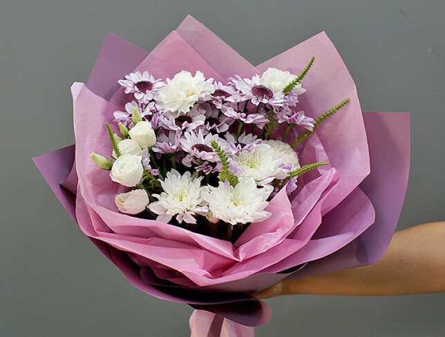 Buchet din crizanteme si dianthus albi „Sentimente calde” foto