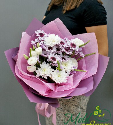 Buchet din crizanteme si dianthus albi „Sentimente calde” foto 394x433