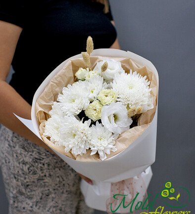 Bouquet of white eustomas, spray roses, and a chrysanthemum photo 394x433