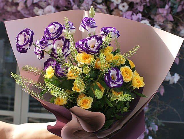Bouquet of yellow spray roses and eustoma photo