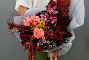 Buchet din crizanteme bordo si orhidee roz „Vals de toamna” — foto 2