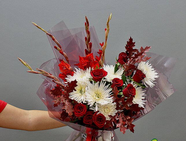 Bouquet with roses, chrysanthemums and maple leaves “Autumn Enigma” photo