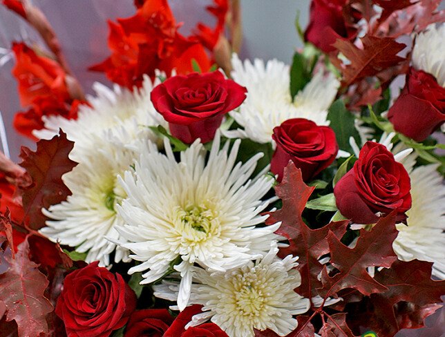 Bouquet with roses, chrysanthemums and maple leaves “Autumn Enigma” photo