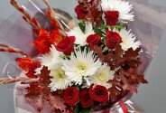 Bouquet with roses, chrysanthemums and maple leaves “Autumn Enigma” — photo 3