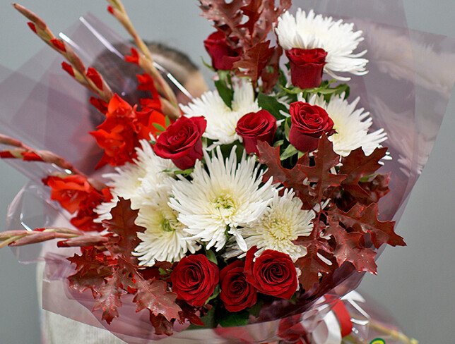 Bouquet with roses, chrysanthemums and maple leaves “Autumn Enigma” photo