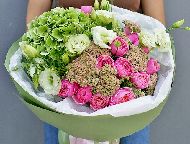 Букет из зеленой гортензии и роз Silvia Pink Фото