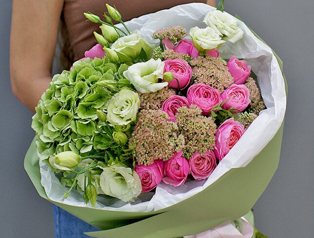 Букет из зеленой гортензии и роз Silvia Pink Фото