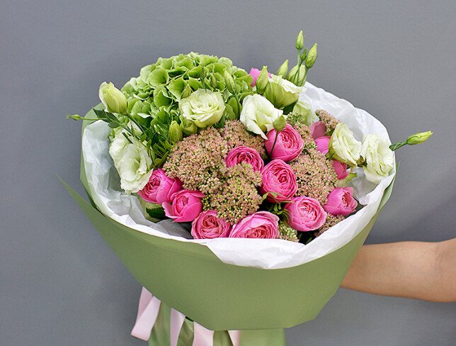 Букет из зеленой гортензии и роз Silvia Pink Фото
