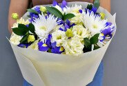 Buchet cu iriși, eustoma și crizanteme „Armonia cerului” — foto 2
