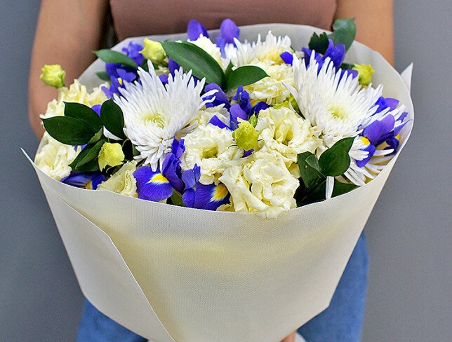 Buchet cu iriși, eustoma și crizanteme „Armonia cerului” foto