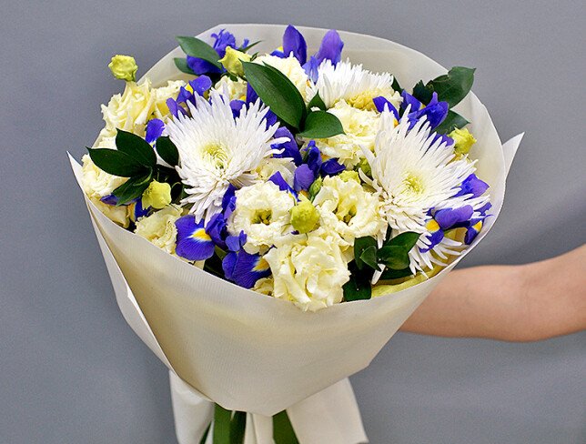 Buchet cu iriși, eustoma și crizanteme „Armonia cerului” foto