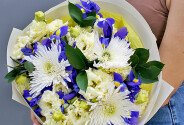 Buchet cu iriși, eustoma și crizanteme „Armonia cerului” — foto 4
