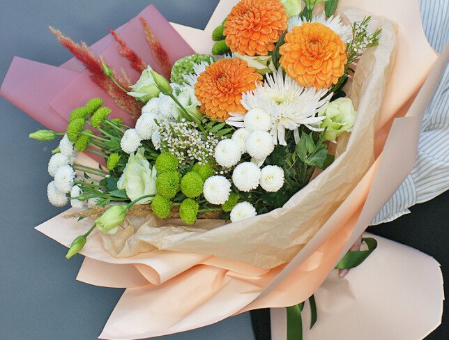 Bouquet of chrysanthemums and dahlias "Charm of the Day" photo