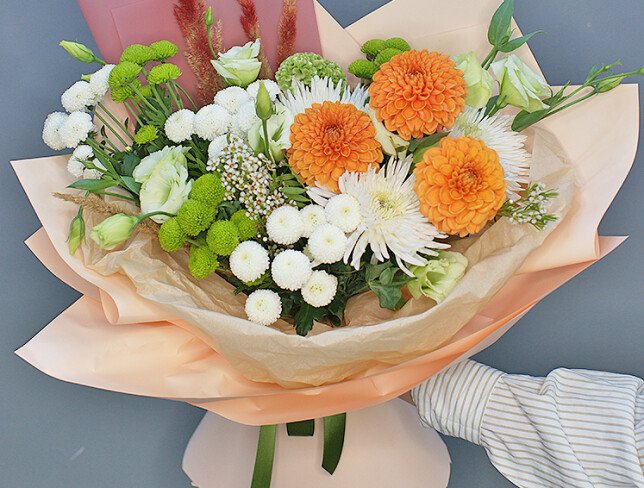 Bouquet of chrysanthemums and dahlias "Charm of the Day" photo