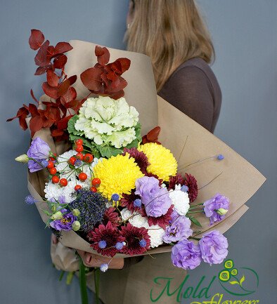 Bouquet of multicolored chrysanthemums and eustoma "Autumn Accent"