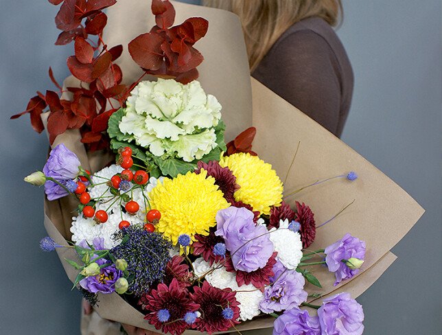 Bouquet of multicolored chrysanthemums and eustoma "Autumn Accent"
