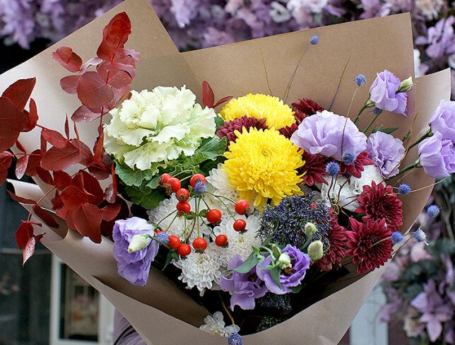 Bouquet of multicolored chrysanthemums and eustoma "Autumn Accent" — photo 4
