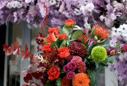 Bouquet of orange roses, chrysanthemums, and celosia "Autumn Sunset" — photo 4