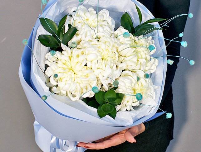 Bouquet of white chrysanthemums Vienna "White Accent" — photo 3