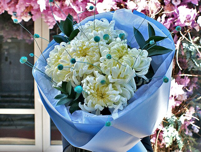 Bouquet of white chrysanthemums Vienna "White Accent" — photo 2