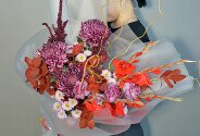 Buchet cu gladiole roșii, crizanteme bordo și garoafe violet — foto 2