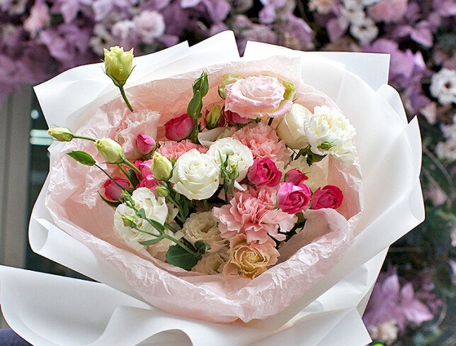 Bouquet of spray roses and eustomas "Flower Symphony" photo