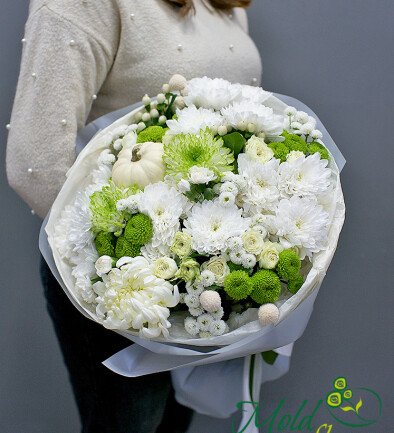 Buchet din crizanteme si trandafiri de tufa „Suflarea toamnei”