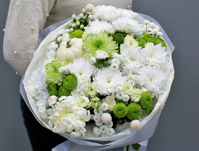 Buchet din crizanteme si trandafiri de tufa „Suflarea toamnei”
