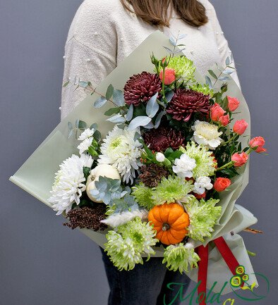 Buchet din trandafiri de tufa orange si crizanteme Bigoudi „Simfonia toamnei”