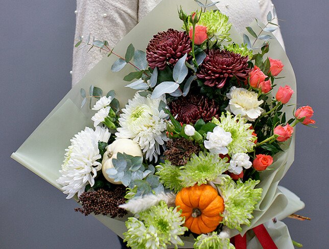 Buchet din trandafiri de tufa orange si crizanteme Bigoudi „Simfonia toamnei”