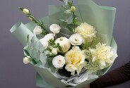 Buchet din trandafiri albi si eustome „Eleganta toamnei” — foto 1