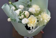 Buchet din trandafiri albi si eustome „Eleganta toamnei” — foto 4