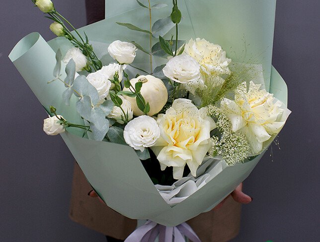Buchet din trandafiri albi si eustome „Eleganta toamnei” — foto 4