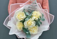 Buchet din trandafiri olandezi albi „Candlelight” — foto 4