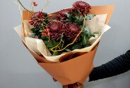 Buchet cu crizanteme bordo "Apus de noiembrie" — foto 1