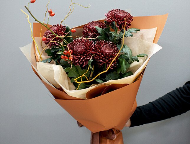 Buchet cu crizanteme bordo "Apus de noiembrie" foto