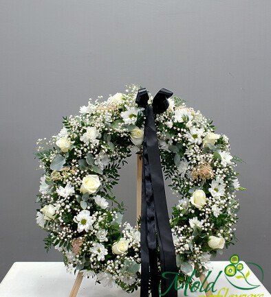 Funeral wreath with stand made of roses, gypsophila and white chrysanthemums (d=55) photo 394x433