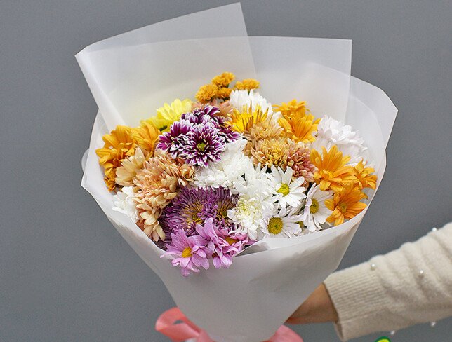 Bouquet of multicolored chrysanthemums “Autumn Warmth” photo