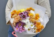 Bouquet of multicolored chrysanthemums “Autumn Warmth” — photo 2