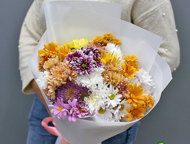 Bouquet of multicolored chrysanthemums “Autumn Warmth” photo