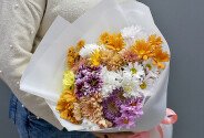 Bouquet of multicolored chrysanthemums “Autumn Warmth” — photo 4