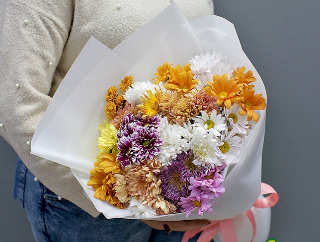 Bouquet of multicolored chrysanthemums “Autumn Warmth” photo