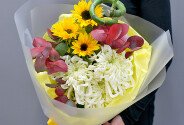 Bouquet of sunflowers, white chrysanthemums and bamboo — photo 1