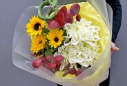 Bouquet of sunflowers, white chrysanthemums and bamboo — photo 2