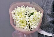 Bouquet of 5 white Vienа chrysanthemums — photo 4