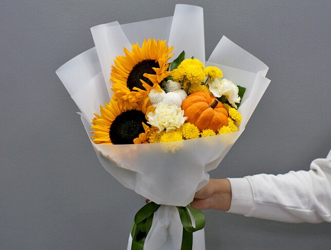 Buchet cu floarea-soarelui si bostan decorativ „Gustul toamnei” foto